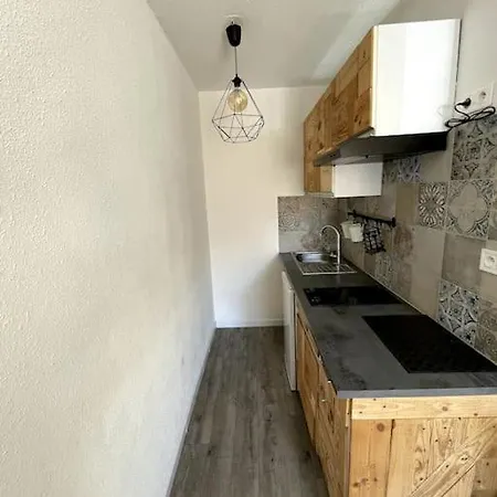 Charmand En Avec Piscine Lägenhet *