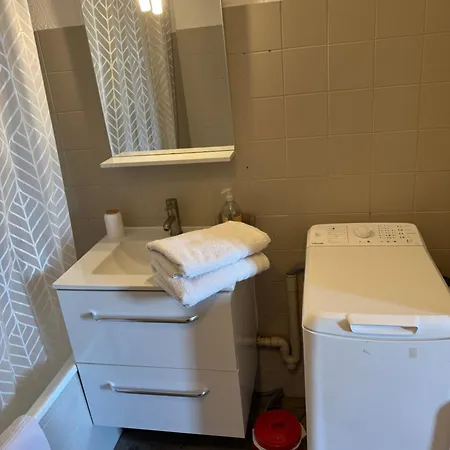 Charmand En Avec Piscine Lägenhet *